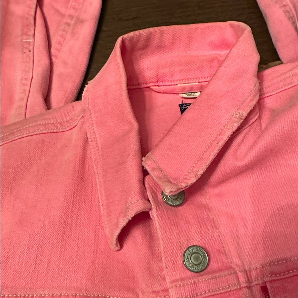 EUC Levi’s cropped denim distressed trucker’s jacket - Picture 11 of 11